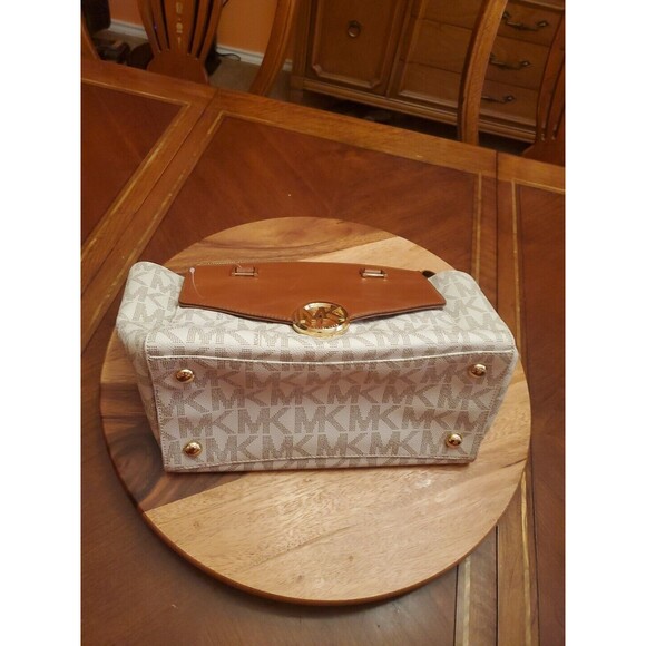 Michael Kors Hudson Signature Vanilla Acorn Leather Satchel Handbag Crossbody - Picture 14 of 14